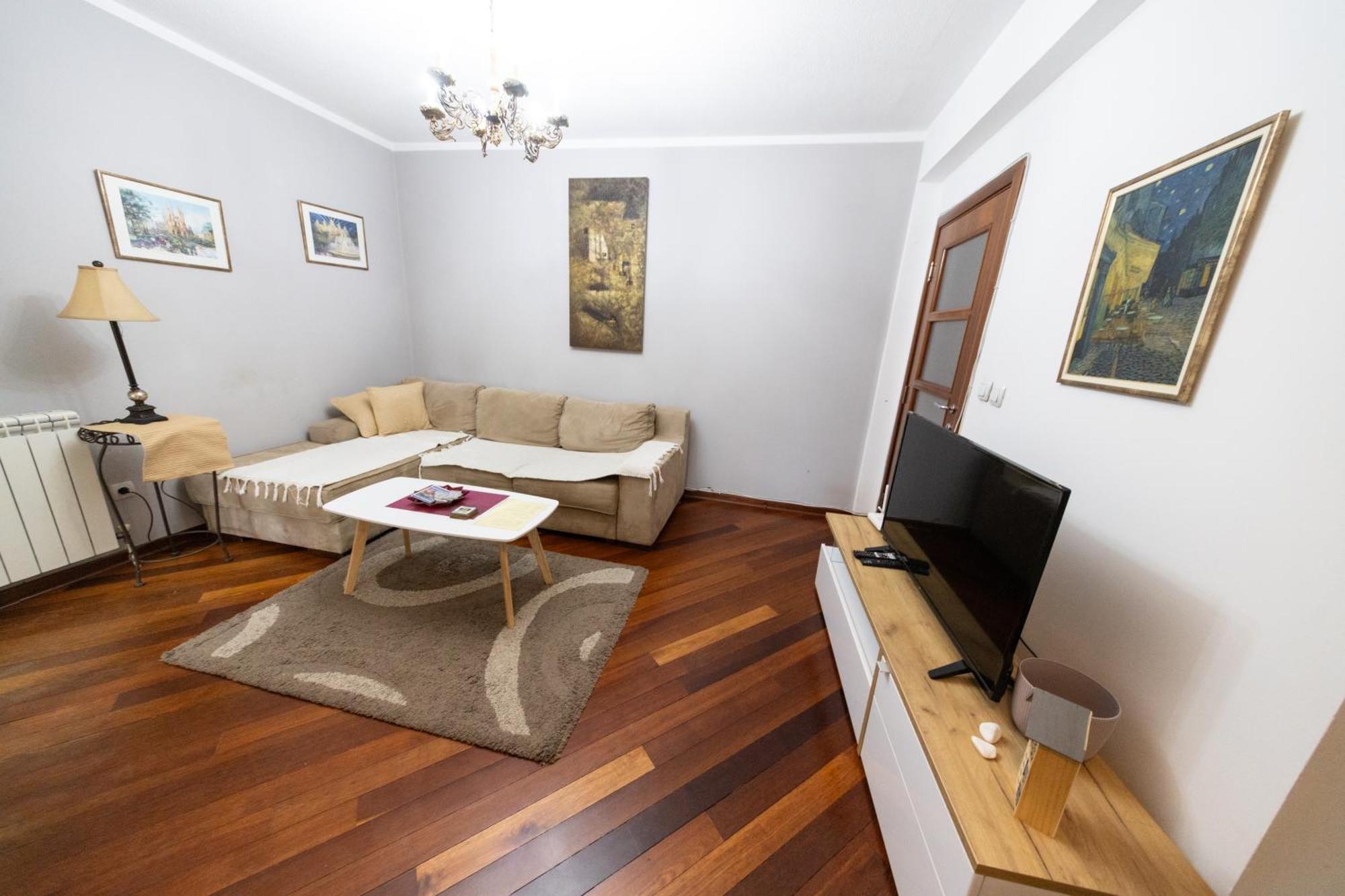 Lux Place Apartments Downtown Kragujevac Exterior foto
